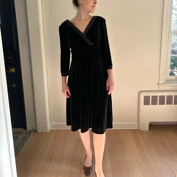 VTG SANDRA DARREN classic ruched V Neck blacktie velvet a line midi dress SZ 10. - Picture 1 of 9
